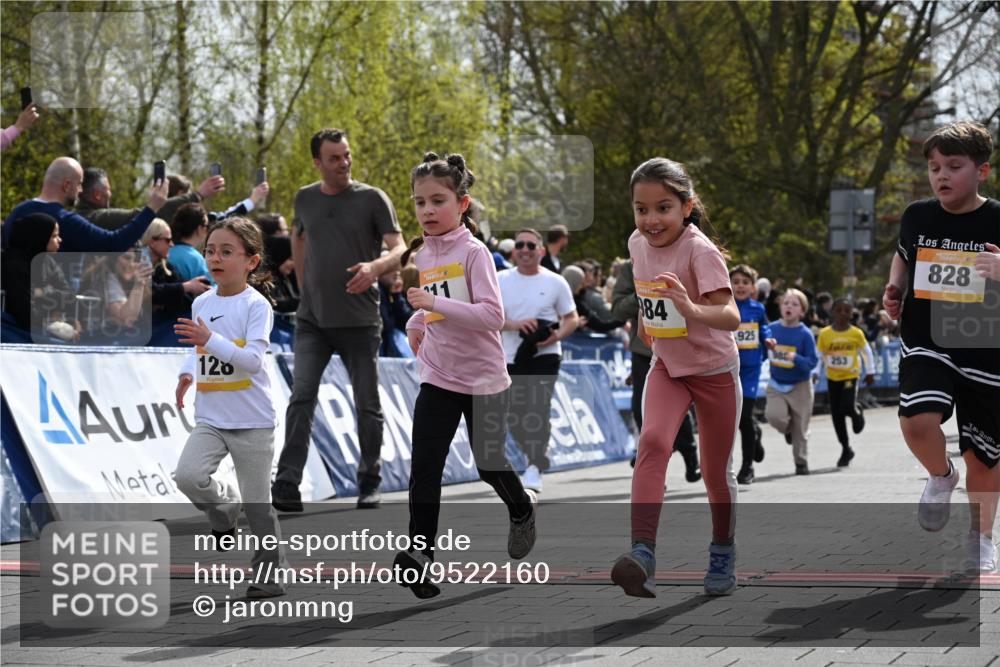 12.04.2026 - 45. Internationalen Wilhelmsburger Insellauf J. Mangold http://msf.ph/oto/9522160 12.04.2026 14:21:29 Ziel 1630, 991, 302, 562, 309, 282, 528, 797, 984, 811, 128, 828, 1005, 925, 253, 988, 964 meine-sportfotos.de