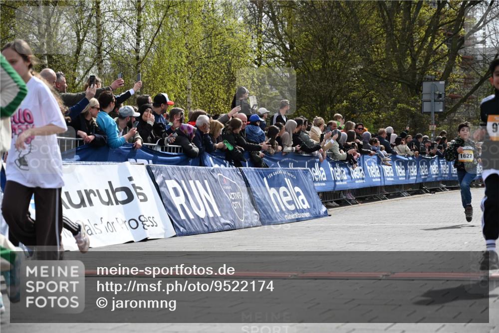 12.04.2026 - 45. Internationalen Wilhelmsburger Insellauf J. Mangold http://msf.ph/oto/9522174 12.04.2026 14:21:34 Ziel 1005, 925, 253, 988, 964, 972, 1627, 951, 260 meine-sportfotos.de