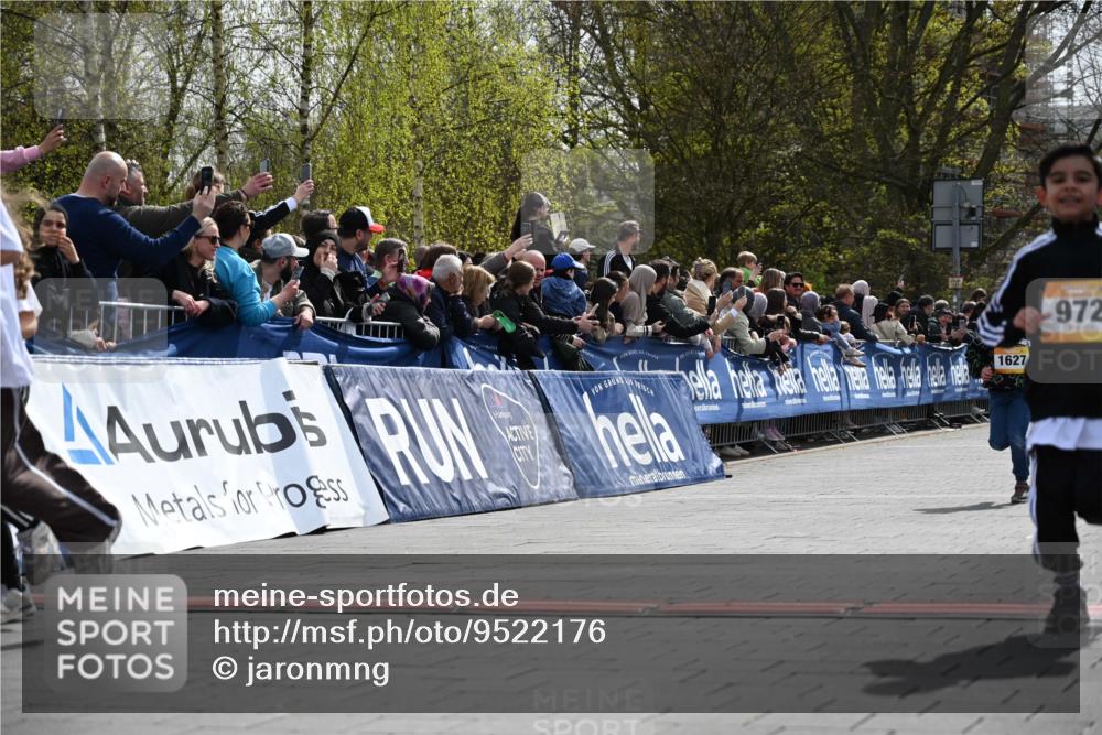 12.04.2026 - 45. Internationalen Wilhelmsburger Insellauf J. Mangold http://msf.ph/oto/9522176 12.04.2026 14:21:34 Ziel 1005, 925, 253, 988, 964, 972, 1627, 951, 260 meine-sportfotos.de