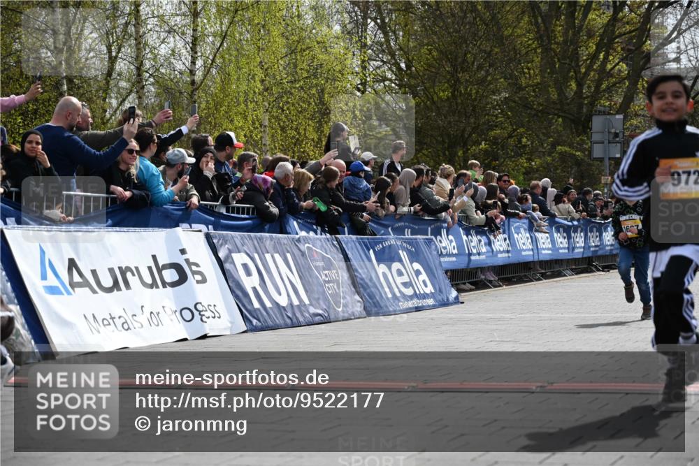 12.04.2026 - 45. Internationalen Wilhelmsburger Insellauf J. Mangold http://msf.ph/oto/9522177 12.04.2026 14:21:34 Ziel 1005, 925, 253, 988, 964, 972, 1627, 951, 260 meine-sportfotos.de