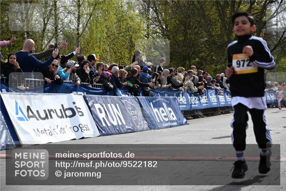 12.04.2026 - 45. Internationalen Wilhelmsburger Insellauf J. Mangold http://msf.ph/oto/9522182 12.04.2026 14:21:35 Ziel 925, 253, 988, 964, 972, 1627, 951, 260, 957, 823 meine-sportfotos.de