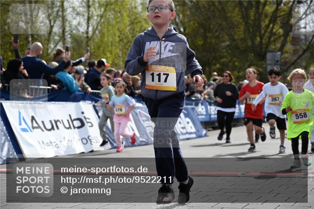 12.04.2026 - 45. Internationalen Wilhelmsburger Insellauf J. Mangold http://msf.ph/oto/9522211 12.04.2026 14:21:41 Ziel 260, 957, 823, 117, 558, 267, 657, 698, 678, 279, 960, 838 meine-sportfotos.de