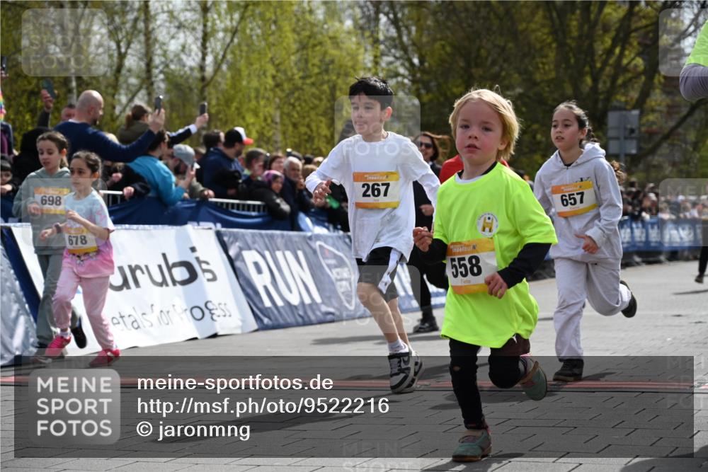 12.04.2026 - 45. Internationalen Wilhelmsburger Insellauf J. Mangold http://msf.ph/oto/9522216 12.04.2026 14:21:42 Ziel 957, 823, 117, 558, 267, 657, 698, 678, 279, 960, 838, 234, 111 meine-sportfotos.de