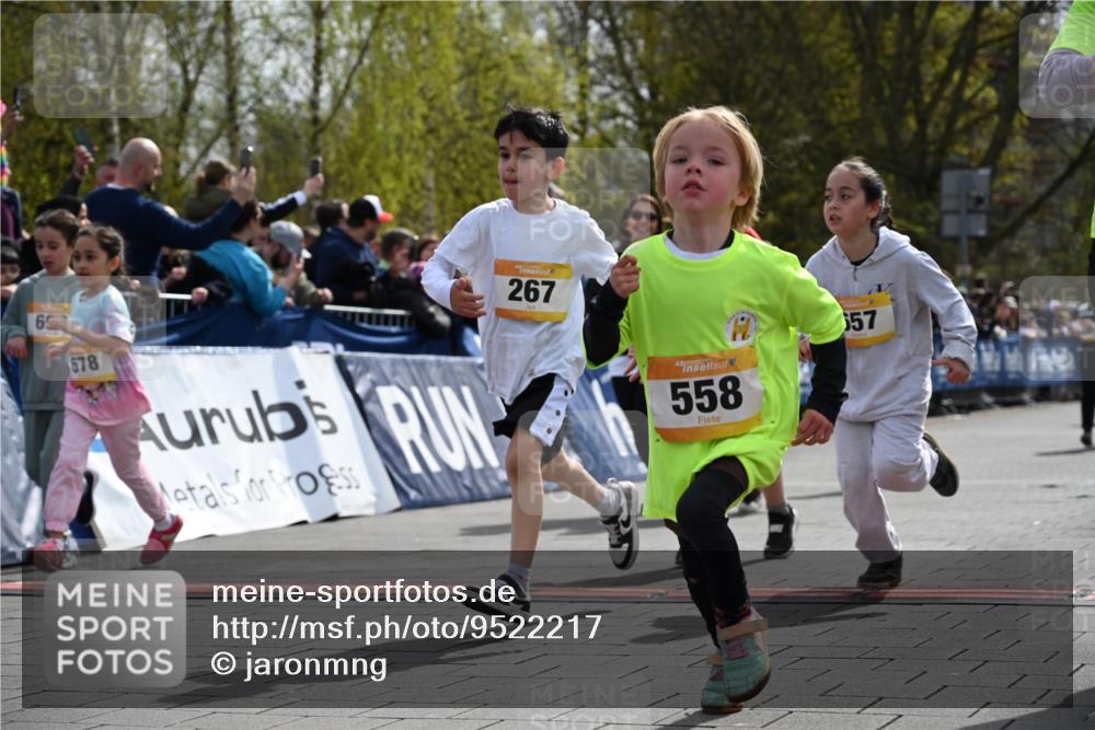 12.04.2026 - 45. Internationalen Wilhelmsburger Insellauf J. Mangold http://msf.ph/oto/9522217 12.04.2026 14:21:42 Ziel 957, 823, 117, 558, 267, 657, 698, 678, 279, 960, 838, 234, 111 meine-sportfotos.de
