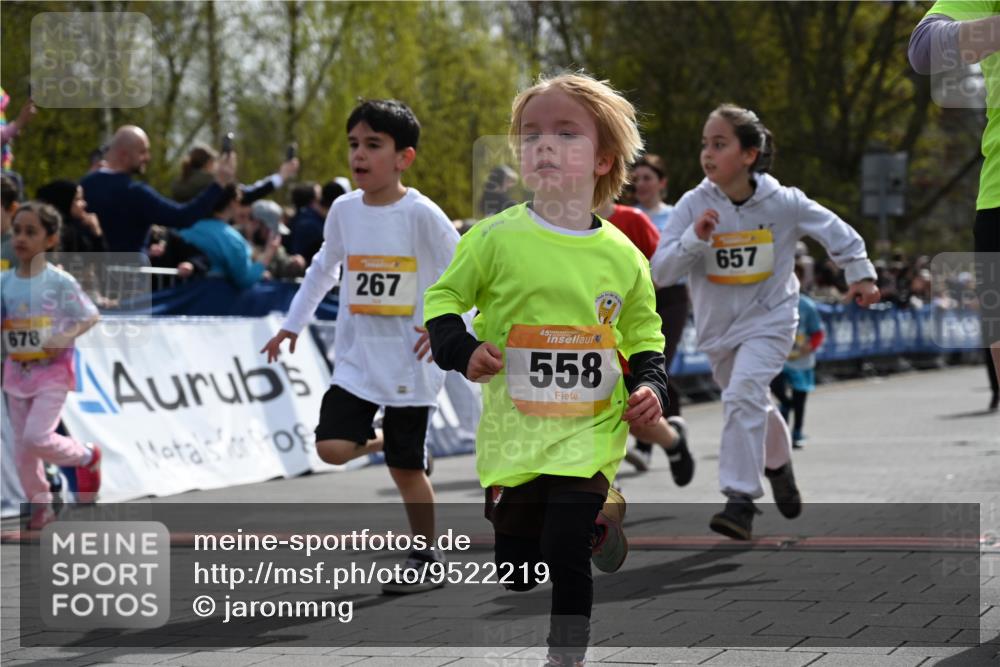 12.04.2026 - 45. Internationalen Wilhelmsburger Insellauf J. Mangold http://msf.ph/oto/9522219 12.04.2026 14:21:42 Ziel 957, 823, 117, 558, 267, 657, 698, 678, 279, 960, 838, 234, 111 meine-sportfotos.de