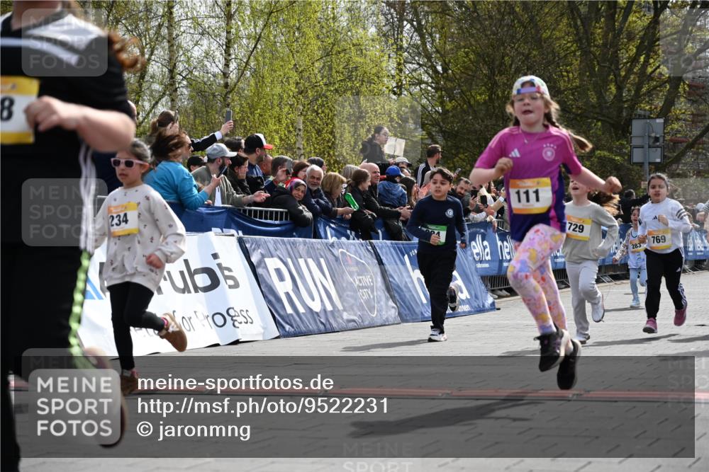 12.04.2026 - 45. Internationalen Wilhelmsburger Insellauf J. Mangold http://msf.ph/oto/9522231 12.04.2026 14:21:47 Ziel 960, 838, 234, 111, 66, 136, 729, 769, 646, 159, 1622, 317, 283, 134, 316, 792 meine-sportfotos.de