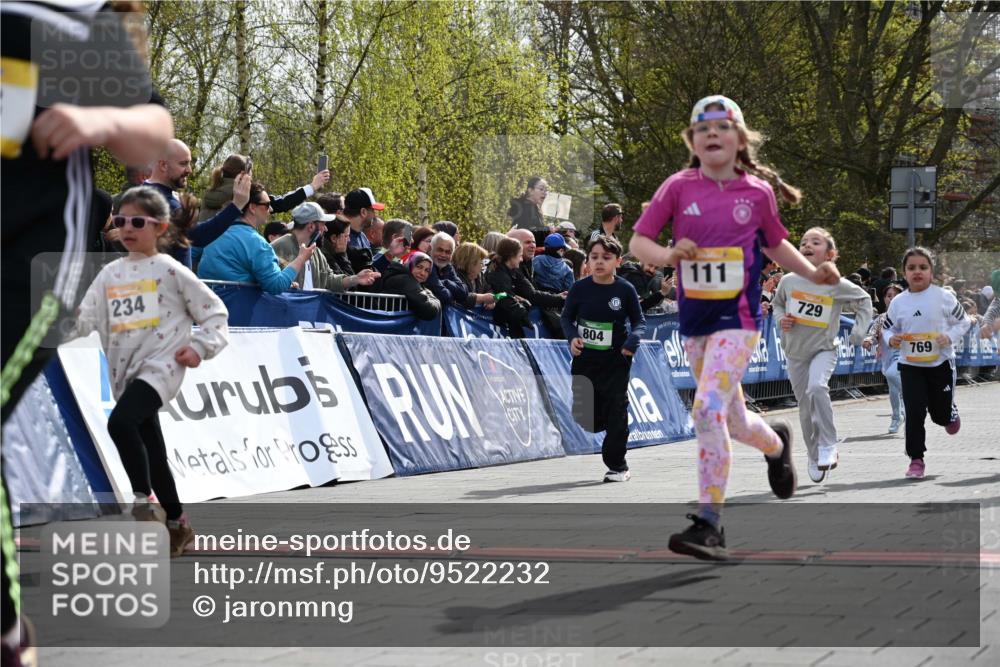12.04.2026 - 45. Internationalen Wilhelmsburger Insellauf J. Mangold http://msf.ph/oto/9522232 12.04.2026 14:21:47 Ziel 960, 838, 234, 111, 66, 136, 729, 769, 646, 159, 1622, 317, 283, 134, 316, 792 meine-sportfotos.de