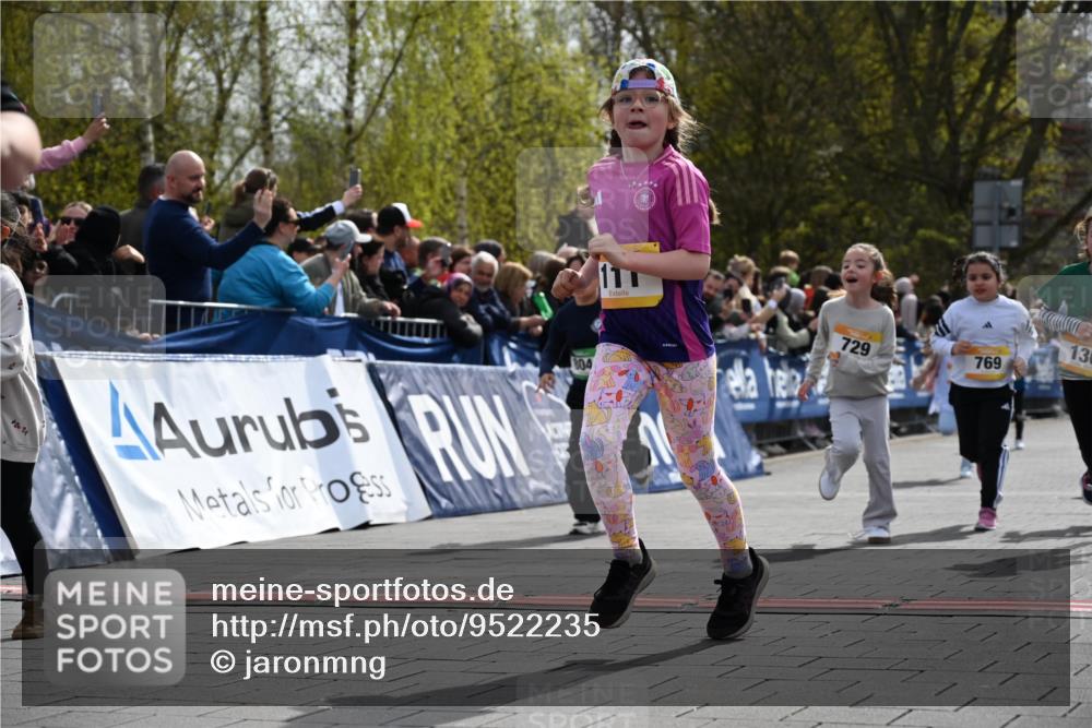 12.04.2026 - 45. Internationalen Wilhelmsburger Insellauf J. Mangold http://msf.ph/oto/9522235 12.04.2026 14:21:47 Ziel 960, 838, 234, 111, 66, 136, 729, 769, 646, 159, 1622, 317, 283, 134, 316, 792 meine-sportfotos.de