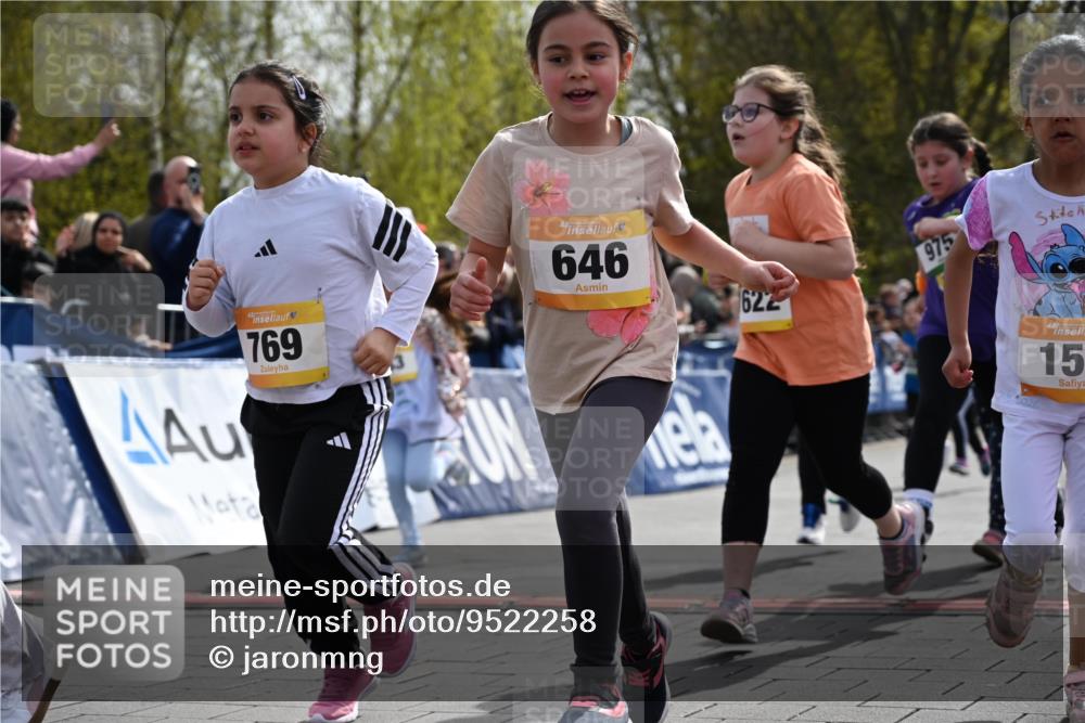12.04.2026 - 45. Internationalen Wilhelmsburger Insellauf J. Mangold http://msf.ph/oto/9522258 12.04.2026 14:21:49 Ziel 838, 234, 111, 66, 136, 729, 769, 646, 159, 1622, 317, 283, 134, 316, 792, 763, 255, 65, 1617 meine-sportfotos.de