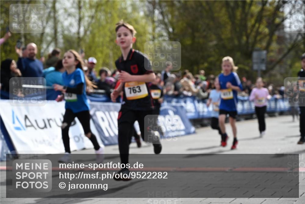 12.04.2026 - 45. Internationalen Wilhelmsburger Insellauf J. Mangold http://msf.ph/oto/9522282 12.04.2026 14:21:53 Ziel 1622, 317, 283, 134, 316, 792, 763, 255, 65, 1617, 969, 799, 974, 482, 236, 810, 488 meine-sportfotos.de