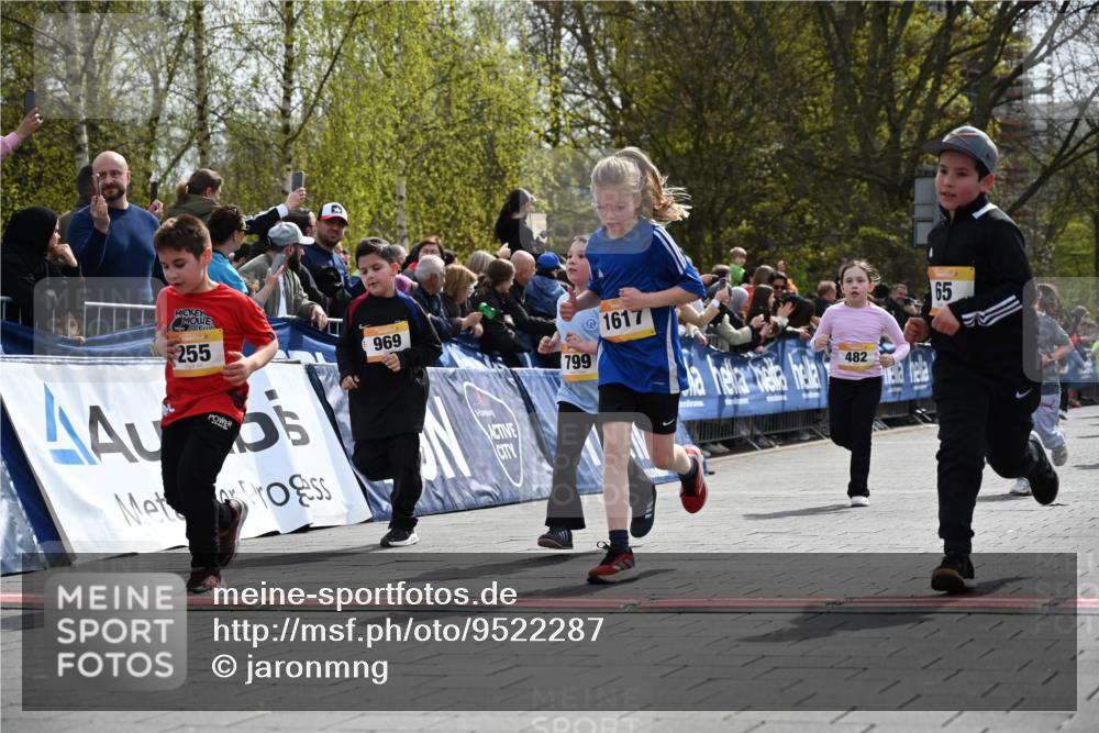 12.04.2026 - 45. Internationalen Wilhelmsburger Insellauf J. Mangold http://msf.ph/oto/9522287 12.04.2026 14:21:53 Ziel 1622, 317, 283, 134, 316, 792, 763, 255, 65, 1617, 969, 799, 974, 482, 236, 810, 488 meine-sportfotos.de