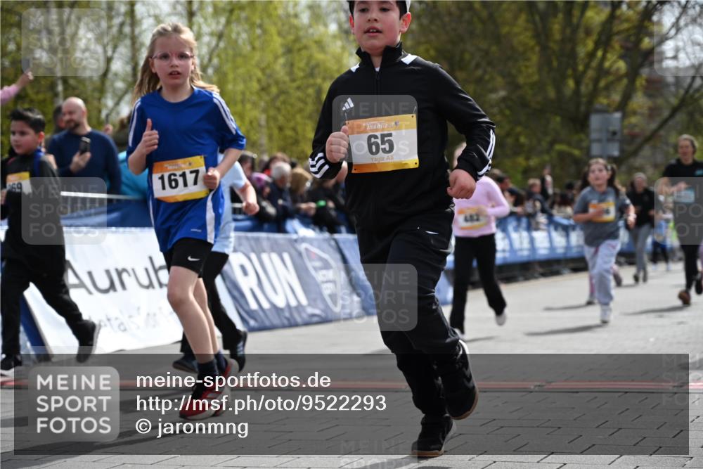 12.04.2026 - 45. Internationalen Wilhelmsburger Insellauf J. Mangold http://msf.ph/oto/9522293 12.04.2026 14:21:54 Ziel 134, 316, 792, 763, 255, 65, 1617, 969, 799, 974, 482, 236, 810, 488, 814 meine-sportfotos.de