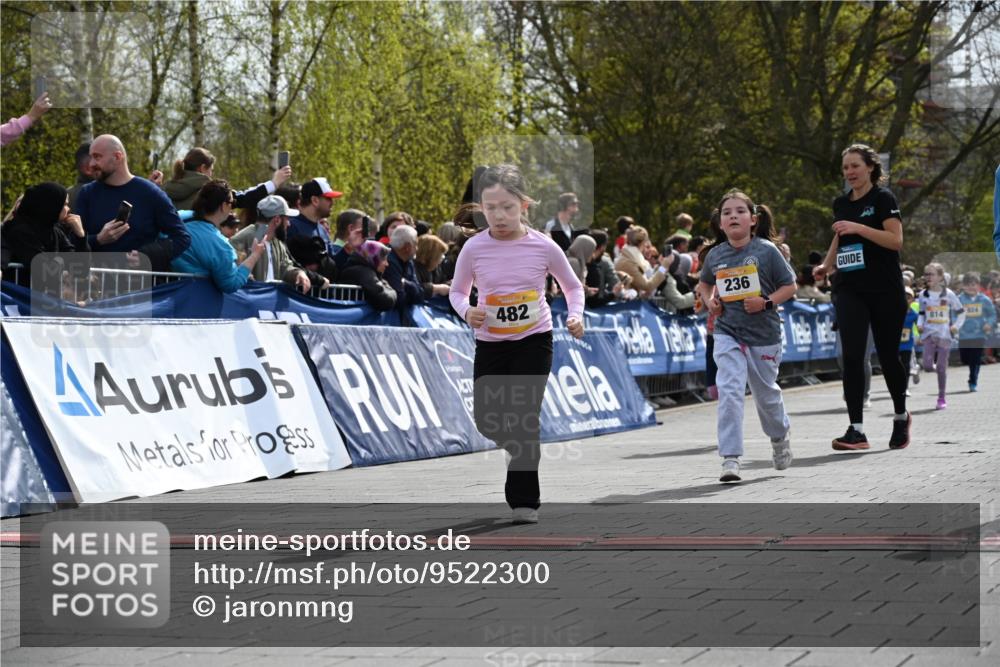 12.04.2026 - 45. Internationalen Wilhelmsburger Insellauf J. Mangold http://msf.ph/oto/9522300 12.04.2026 14:21:55 Ziel 316, 792, 763, 255, 65, 1617, 969, 799, 974, 482, 236, 810, 488, 814, 95 meine-sportfotos.de