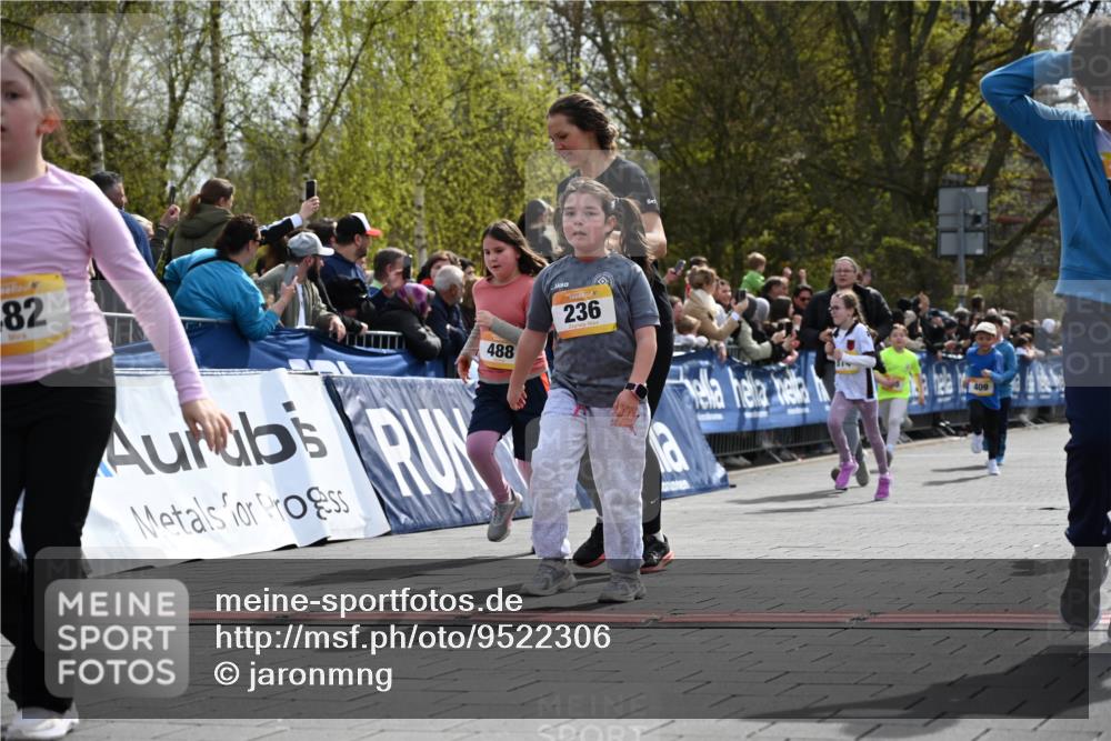 12.04.2026 - 45. Internationalen Wilhelmsburger Insellauf J. Mangold http://msf.ph/oto/9522306 12.04.2026 14:21:57 Ziel 255, 65, 1617, 969, 799, 974, 482, 236, 810, 488, 814, 95, 409, 595, 673 meine-sportfotos.de