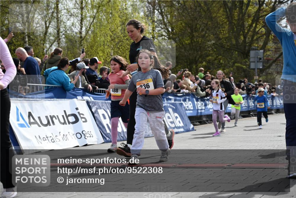 12.04.2026 - 45. Internationalen Wilhelmsburger Insellauf J. Mangold http://msf.ph/oto/9522308 12.04.2026 14:21:57 Ziel 255, 65, 1617, 969, 799, 974, 482, 236, 810, 488, 814, 95, 409, 595, 673 meine-sportfotos.de