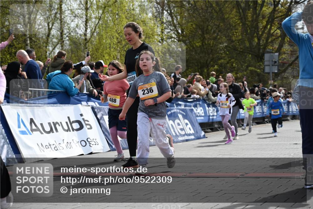 12.04.2026 - 45. Internationalen Wilhelmsburger Insellauf J. Mangold http://msf.ph/oto/9522309 12.04.2026 14:21:57 Ziel 255, 65, 1617, 969, 799, 974, 482, 236, 810, 488, 814, 95, 409, 595, 673 meine-sportfotos.de