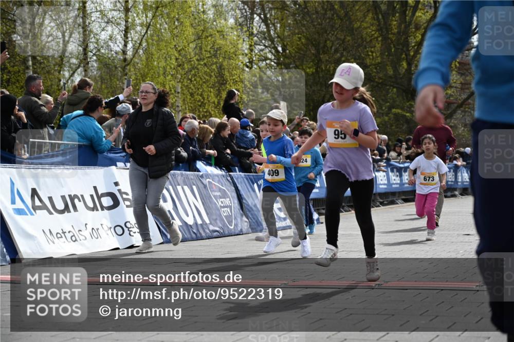 12.04.2026 - 45. Internationalen Wilhelmsburger Insellauf J. Mangold http://msf.ph/oto/9522319 12.04.2026 14:21:59 Ziel 974, 482, 236, 810, 488, 814, 95, 409, 595, 673, 924, 824 meine-sportfotos.de