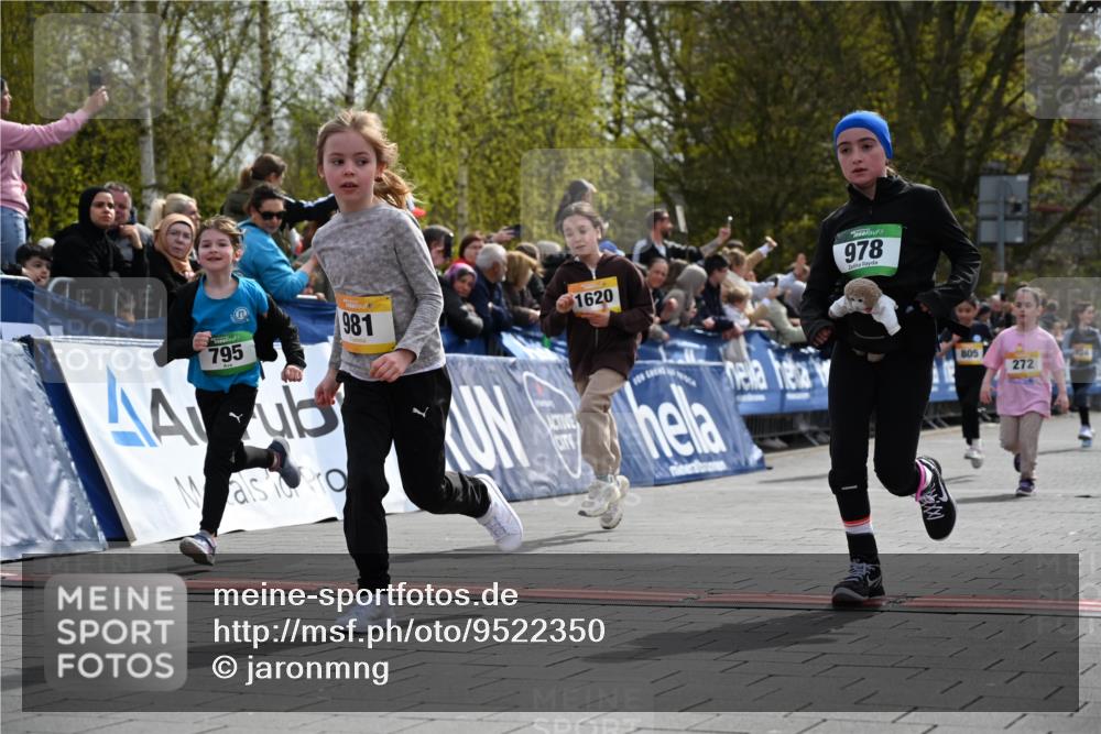 12.04.2026 - 45. Internationalen Wilhelmsburger Insellauf J. Mangold http://msf.ph/oto/9522350 12.04.2026 14:22:17 Ziel 1615, 289, 668, 926, 981, 1620, 414, 805, 272, 124 meine-sportfotos.de