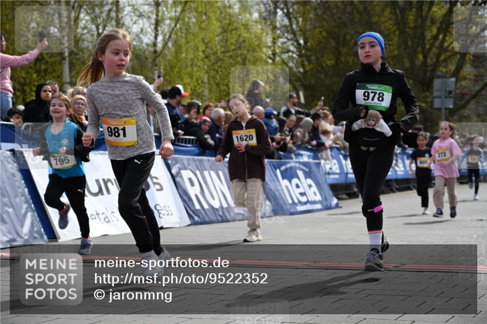 12.04.2026 - 45. Internationalen Wilhelmsburger Insellauf J. Mangold http://msf.ph/oto/9522352 12.04.2026 14:22:17 Ziel 1615, 289, 668, 926, 981, 1620, 414, 805, 272, 124 meine-sportfotos.de