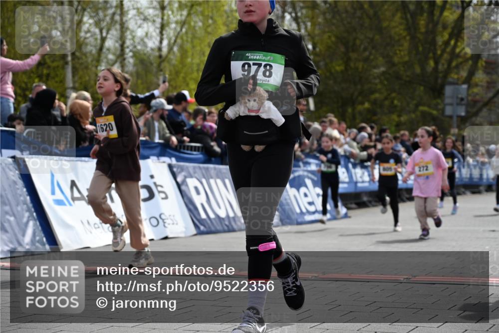 12.04.2026 - 45. Internationalen Wilhelmsburger Insellauf J. Mangold http://msf.ph/oto/9522356 12.04.2026 14:22:18 Ziel 1615, 289, 668, 926, 981, 1620, 414, 805, 272, 124, 731, 739 meine-sportfotos.de