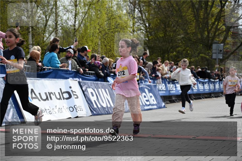12.04.2026 - 45. Internationalen Wilhelmsburger Insellauf J. Mangold http://msf.ph/oto/9522363 12.04.2026 14:22:20 Ziel 981, 1620, 414, 805, 272, 124, 731, 739 meine-sportfotos.de