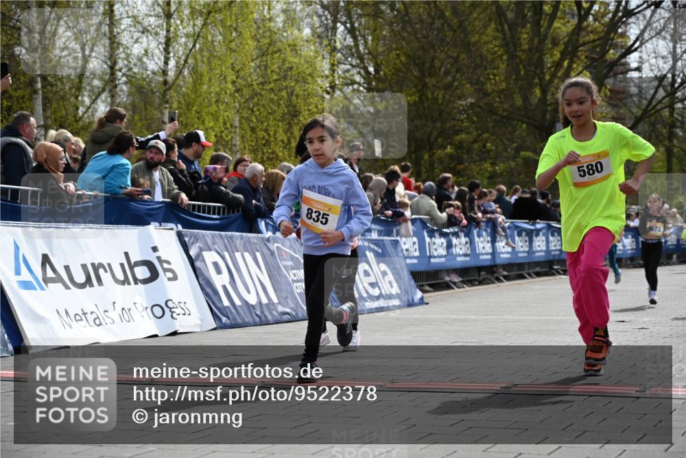 12.04.2026 - 45. Internationalen Wilhelmsburger Insellauf J. Mangold http://msf.ph/oto/9522378 12.04.2026 14:22:26 Ziel 731, 739, 580, 835, 752, 761, 559, 315, 973 meine-sportfotos.de
