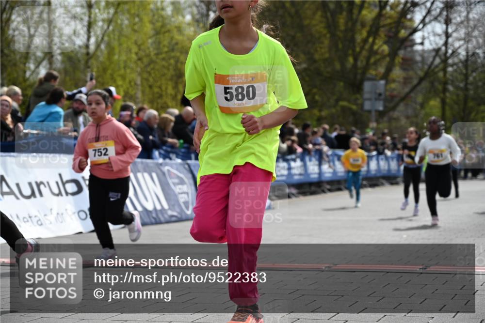 12.04.2026 - 45. Internationalen Wilhelmsburger Insellauf J. Mangold http://msf.ph/oto/9522383 12.04.2026 14:22:27 Ziel 580, 835, 752, 761, 559, 315, 973 meine-sportfotos.de