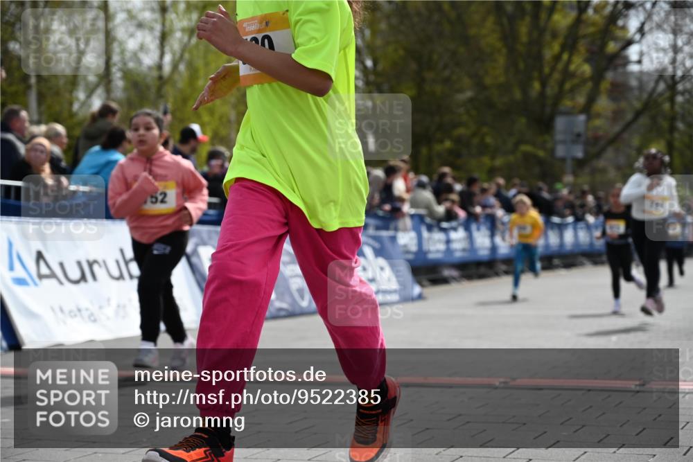 12.04.2026 - 45. Internationalen Wilhelmsburger Insellauf J. Mangold http://msf.ph/oto/9522385 12.04.2026 14:22:27 Ziel 580, 835, 752, 761, 559, 315, 973 meine-sportfotos.de