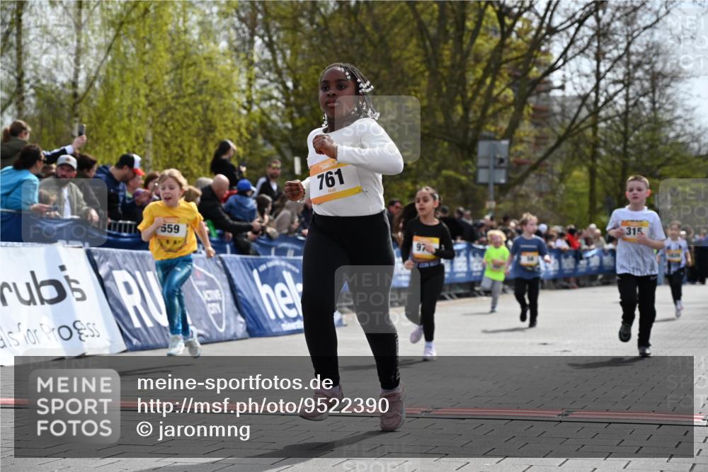 12.04.2026 - 45. Internationalen Wilhelmsburger Insellauf J. Mangold http://msf.ph/oto/9522390 12.04.2026 14:22:29 Ziel 580, 835, 752, 761, 559, 315, 973, 555, 1629, 56 meine-sportfotos.de