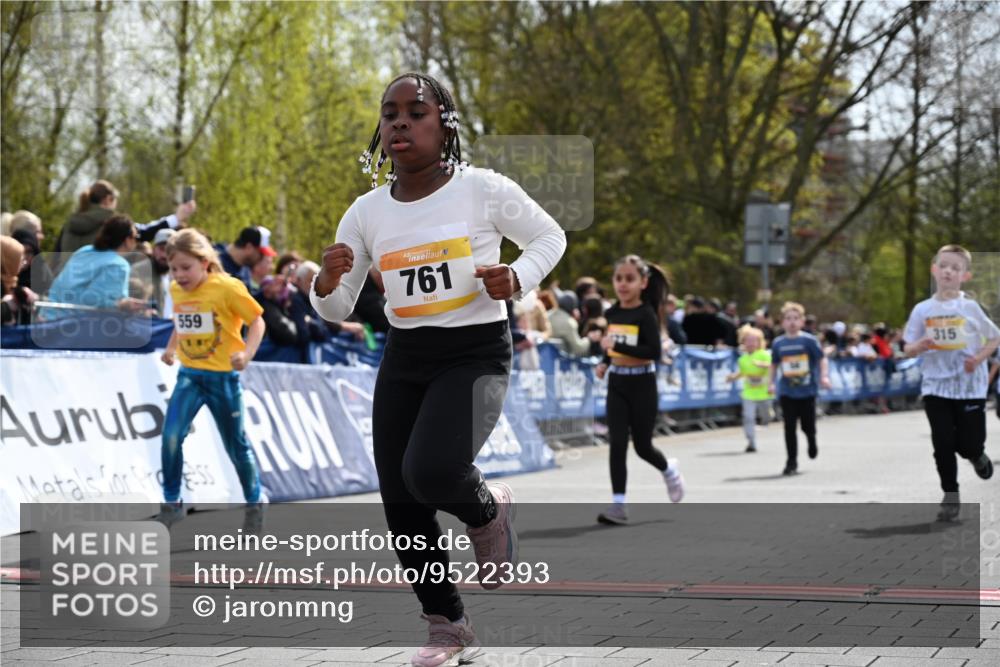 12.04.2026 - 45. Internationalen Wilhelmsburger Insellauf J. Mangold http://msf.ph/oto/9522393 12.04.2026 14:22:29 Ziel 580, 835, 752, 761, 559, 315, 973, 555, 1629, 56 meine-sportfotos.de