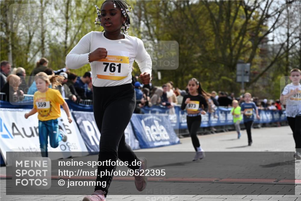 12.04.2026 - 45. Internationalen Wilhelmsburger Insellauf J. Mangold http://msf.ph/oto/9522395 12.04.2026 14:22:29 Ziel 580, 835, 752, 761, 559, 315, 973, 555, 1629, 56 meine-sportfotos.de