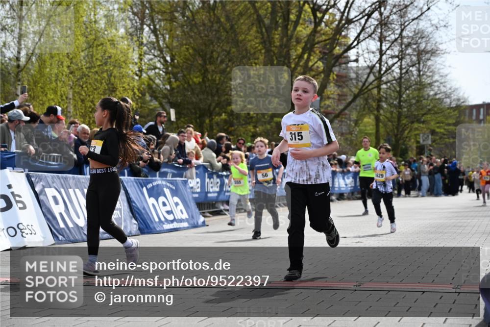 12.04.2026 - 45. Internationalen Wilhelmsburger Insellauf J. Mangold http://msf.ph/oto/9522397 12.04.2026 14:22:30 Ziel 580, 835, 752, 761, 559, 315, 973, 555, 1629, 56 meine-sportfotos.de