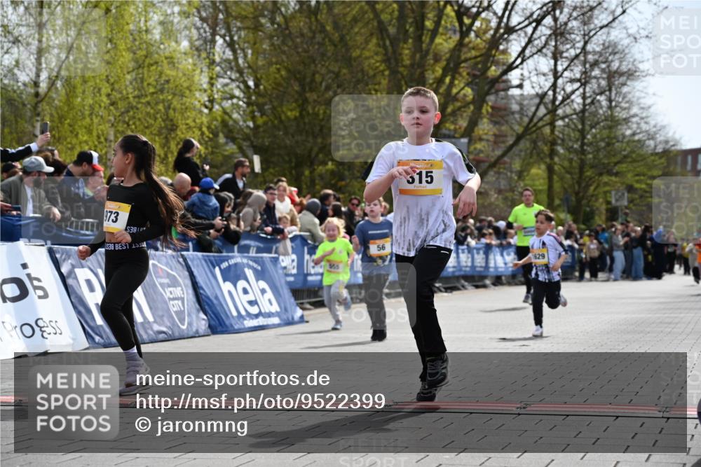 12.04.2026 - 45. Internationalen Wilhelmsburger Insellauf J. Mangold http://msf.ph/oto/9522399 12.04.2026 14:22:30 Ziel 580, 835, 752, 761, 559, 315, 973, 555, 1629, 56 meine-sportfotos.de