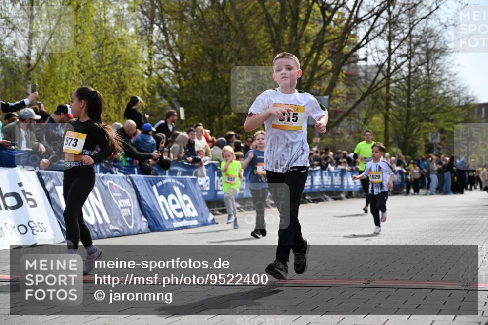 12.04.2026 - 45. Internationalen Wilhelmsburger Insellauf J. Mangold http://msf.ph/oto/9522400 12.04.2026 14:22:31 Ziel 752, 761, 559, 315, 973, 555, 1629, 56 meine-sportfotos.de