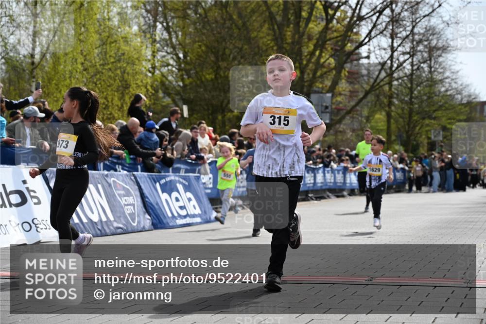 12.04.2026 - 45. Internationalen Wilhelmsburger Insellauf J. Mangold http://msf.ph/oto/9522401 12.04.2026 14:22:31 Ziel 752, 761, 559, 315, 973, 555, 1629, 56 meine-sportfotos.de