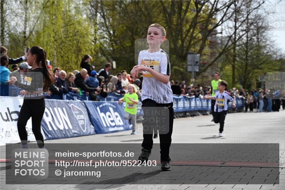 12.04.2026 - 45. Internationalen Wilhelmsburger Insellauf J. Mangold http://msf.ph/oto/9522403 12.04.2026 14:22:31 Ziel 752, 761, 559, 315, 973, 555, 1629, 56 meine-sportfotos.de