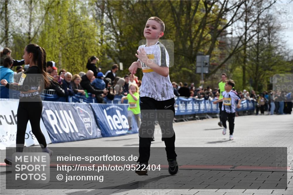 12.04.2026 - 45. Internationalen Wilhelmsburger Insellauf J. Mangold http://msf.ph/oto/9522404 12.04.2026 14:22:31 Ziel 752, 761, 559, 315, 973, 555, 1629, 56 meine-sportfotos.de