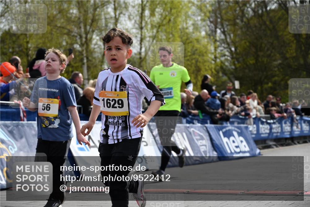 12.04.2026 - 45. Internationalen Wilhelmsburger Insellauf J. Mangold http://msf.ph/oto/9522412 12.04.2026 14:22:34 Ziel 315, 973, 555, 1629, 56, 670 meine-sportfotos.de