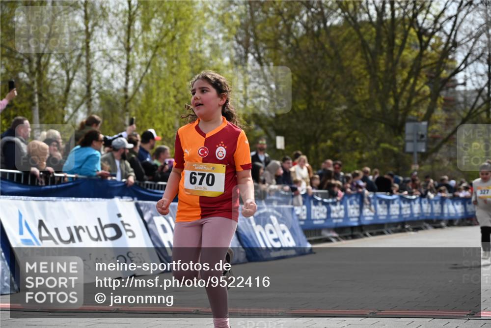 12.04.2026 - 45. Internationalen Wilhelmsburger Insellauf J. Mangold http://msf.ph/oto/9522416 12.04.2026 14:22:37 Ziel 1629, 56, 670, 327 meine-sportfotos.de