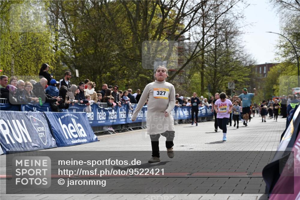 12.04.2026 - 45. Internationalen Wilhelmsburger Insellauf J. Mangold http://msf.ph/oto/9522421 12.04.2026 14:22:40 Ziel 670, 327, 1609 meine-sportfotos.de