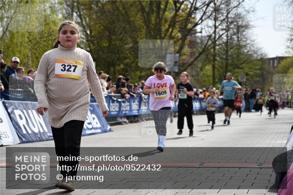 12.04.2026 - 45. Internationalen Wilhelmsburger Insellauf J. Mangold http://msf.ph/oto/9522432 12.04.2026 14:22:43 Ziel 327, 1609, 780 meine-sportfotos.de