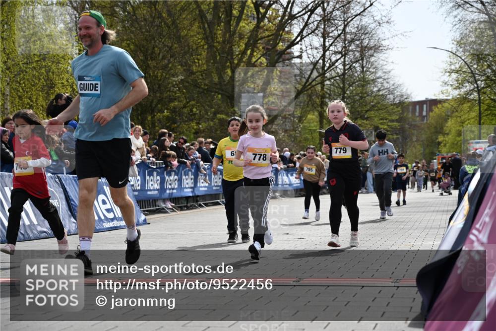 12.04.2026 - 45. Internationalen Wilhelmsburger Insellauf J. Mangold http://msf.ph/oto/9522456 12.04.2026 14:22:48 Ziel 1609, 780, 743, 778, 779, 68, 757, 755 meine-sportfotos.de