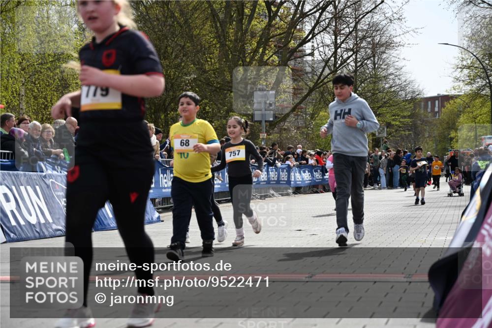 12.04.2026 - 45. Internationalen Wilhelmsburger Insellauf J. Mangold http://msf.ph/oto/9522471 12.04.2026 14:22:51 Ziel 780, 743, 778, 779, 68, 757, 755, 765, 569 meine-sportfotos.de