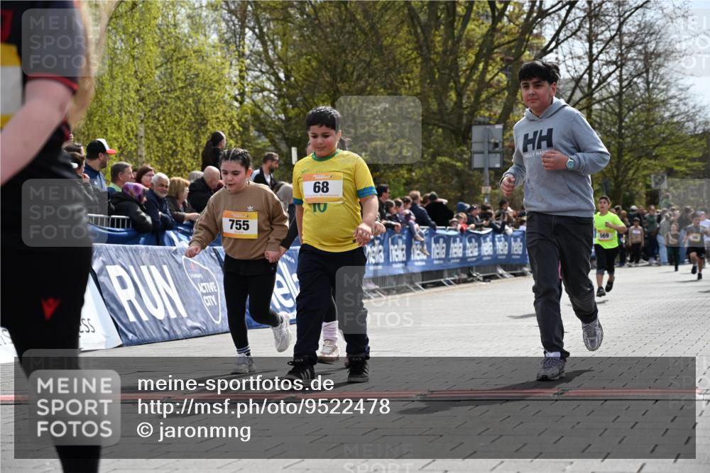12.04.2026 - 45. Internationalen Wilhelmsburger Insellauf J. Mangold http://msf.ph/oto/9522478 12.04.2026 14:22:51 Ziel 780, 743, 778, 779, 68, 757, 755, 765, 569 meine-sportfotos.de