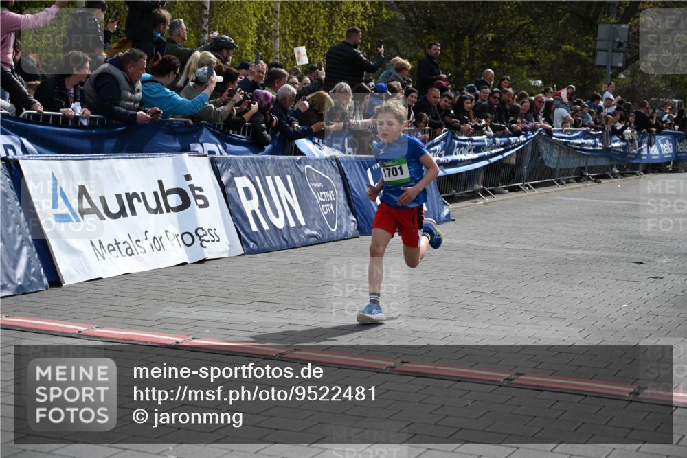 12.04.2026 - 45. Internationalen Wilhelmsburger Insellauf J. Mangold http://msf.ph/oto/9522481 12.04.2026 14:33:19 Ziel 1701 meine-sportfotos.de