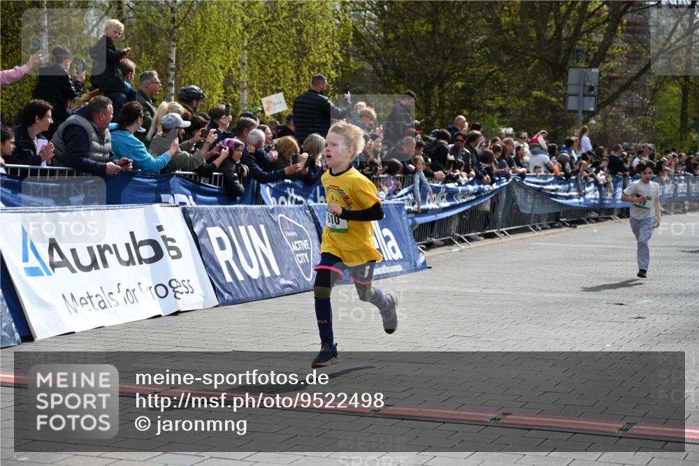 12.04.2026 - 45. Internationalen Wilhelmsburger Insellauf J. Mangold http://msf.ph/oto/9522498 12.04.2026 14:33:41 Ziel 610, 72, 671 meine-sportfotos.de