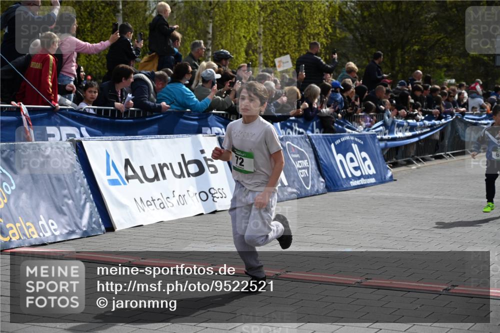 12.04.2026 - 45. Internationalen Wilhelmsburger Insellauf J. Mangold http://msf.ph/oto/9522521 12.04.2026 14:33:44 Ziel 610, 72, 671, 457 meine-sportfotos.de