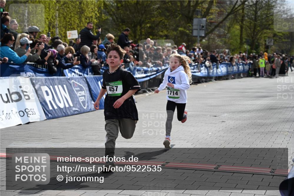 12.04.2026 - 45. Internationalen Wilhelmsburger Insellauf J. Mangold http://msf.ph/oto/9522535 12.04.2026 14:33:48 Ziel 72, 671, 457, 1714 meine-sportfotos.de