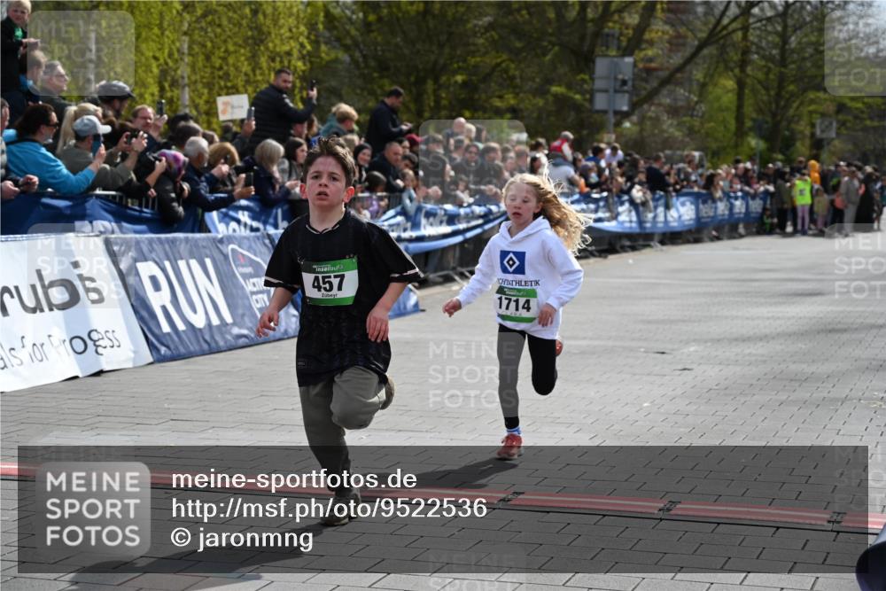 12.04.2026 - 45. Internationalen Wilhelmsburger Insellauf J. Mangold http://msf.ph/oto/9522536 12.04.2026 14:33:49 Ziel 671, 457, 1714 meine-sportfotos.de