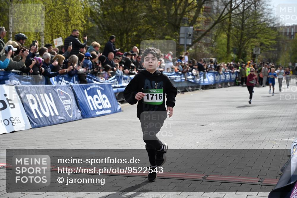 12.04.2026 - 45. Internationalen Wilhelmsburger Insellauf J. Mangold http://msf.ph/oto/9522543 12.04.2026 14:33:54 Ziel 1716, 1704 meine-sportfotos.de